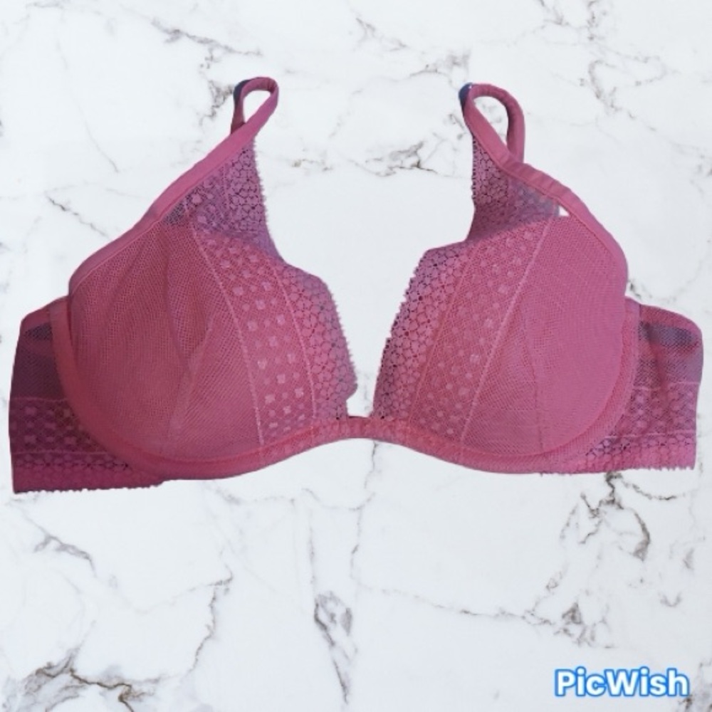 Victoria's Secret Lace Underwire Bra in Pink